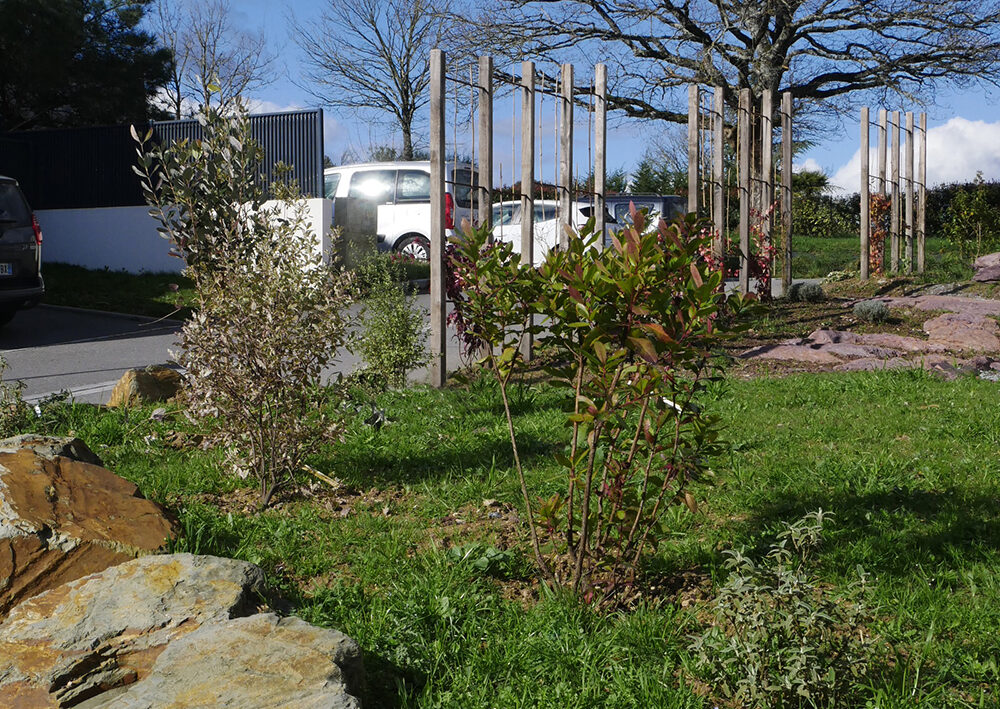 En Ille et Vilaine, un aménagement paysager sur de la roche. paysages et compagnie. Credit Anne Antonia Caillet