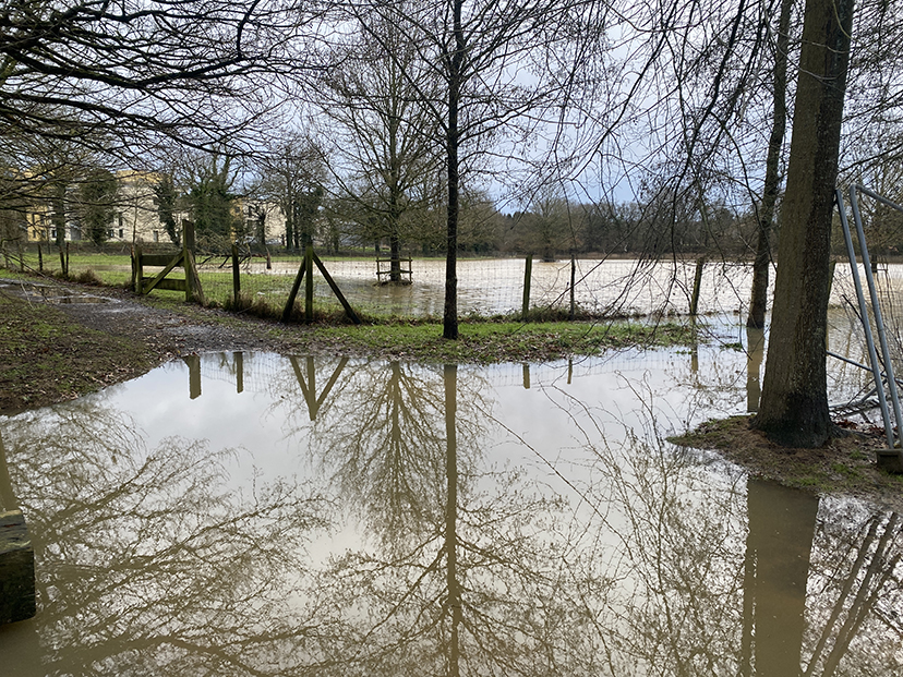 L'artificialisation des sols participe aux inondations.